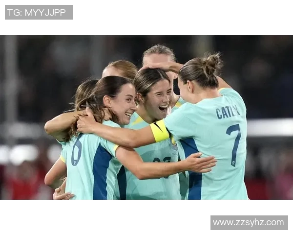 足球明星亲临女足比赛现场展现对女性运动员的支持与热爱 足球明星亲临女足比赛现场展现对女性运动员的支持与热爱